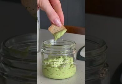 Healthy and Easy Green Goddess dip or spread | @life_with_kaitlin